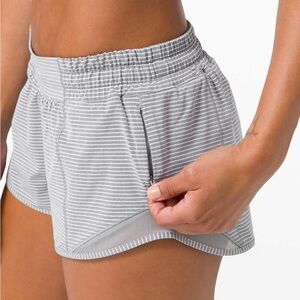 Lululemon Hotty Hot Short II *2.5"
Hype Stripe Raceway Grey White / Raceway Grey